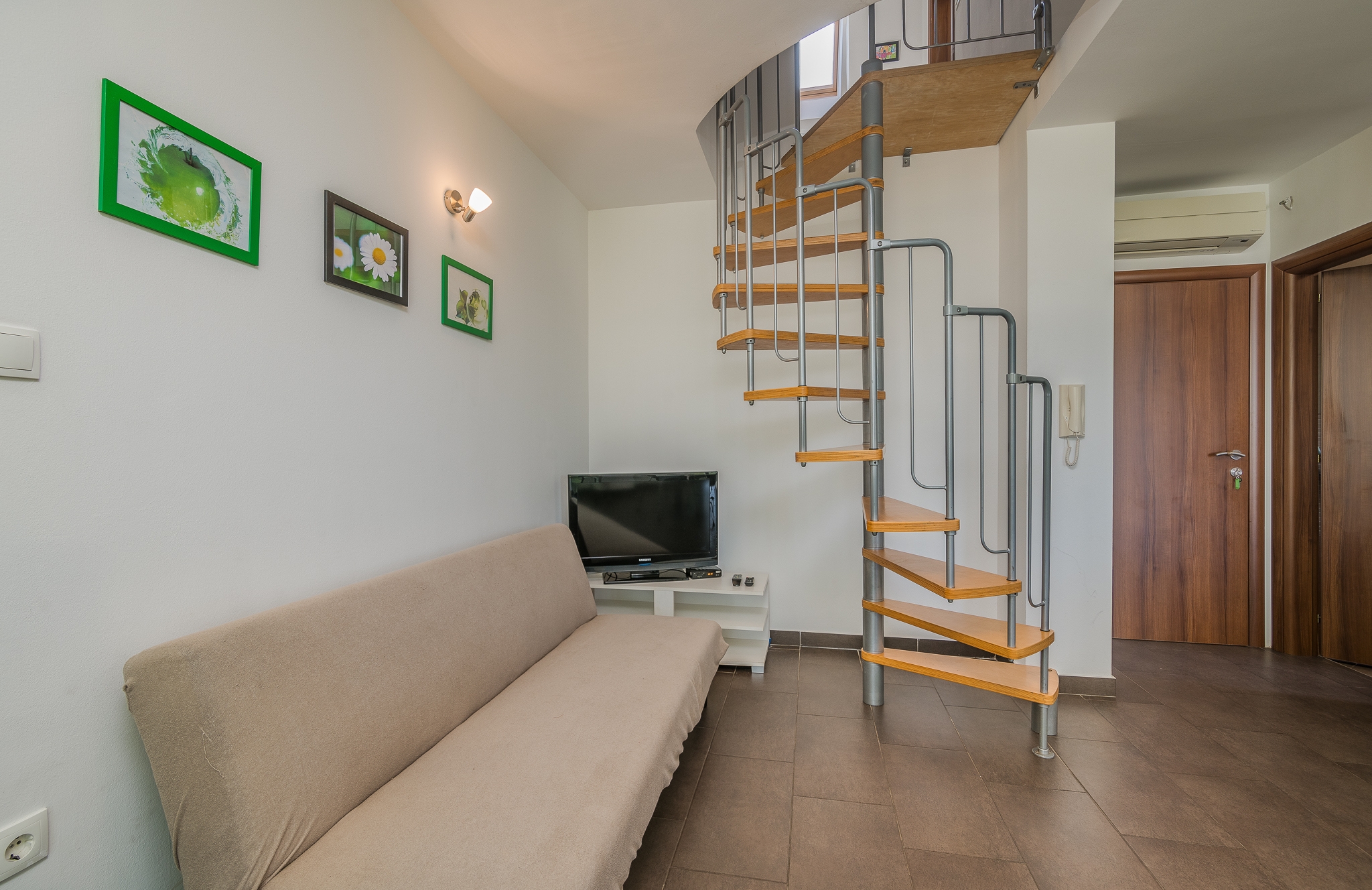 Three bedroom apartment with terrace and sea view Njivice, Krk (A-20487-b) Three bedroom apartment with terrace and sea view Njivice, Krk (A-20487-b)