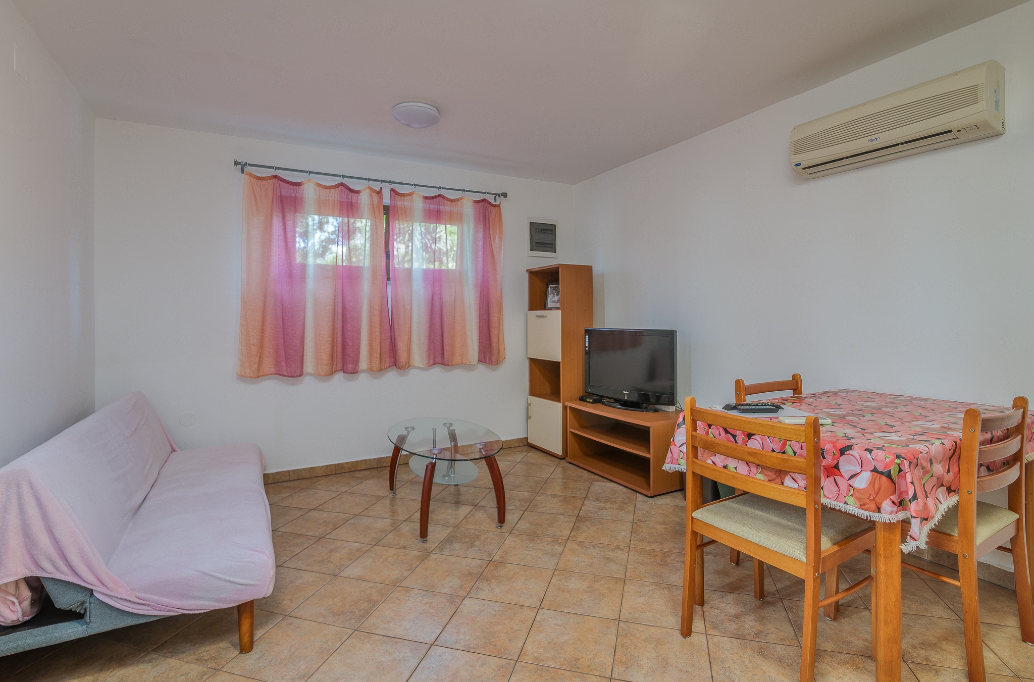 One bedroom apartment with terrace Njivice, Krk (A-20487-c) One bedroom apartment with terrace Njivice, Krk (A-20487-c)