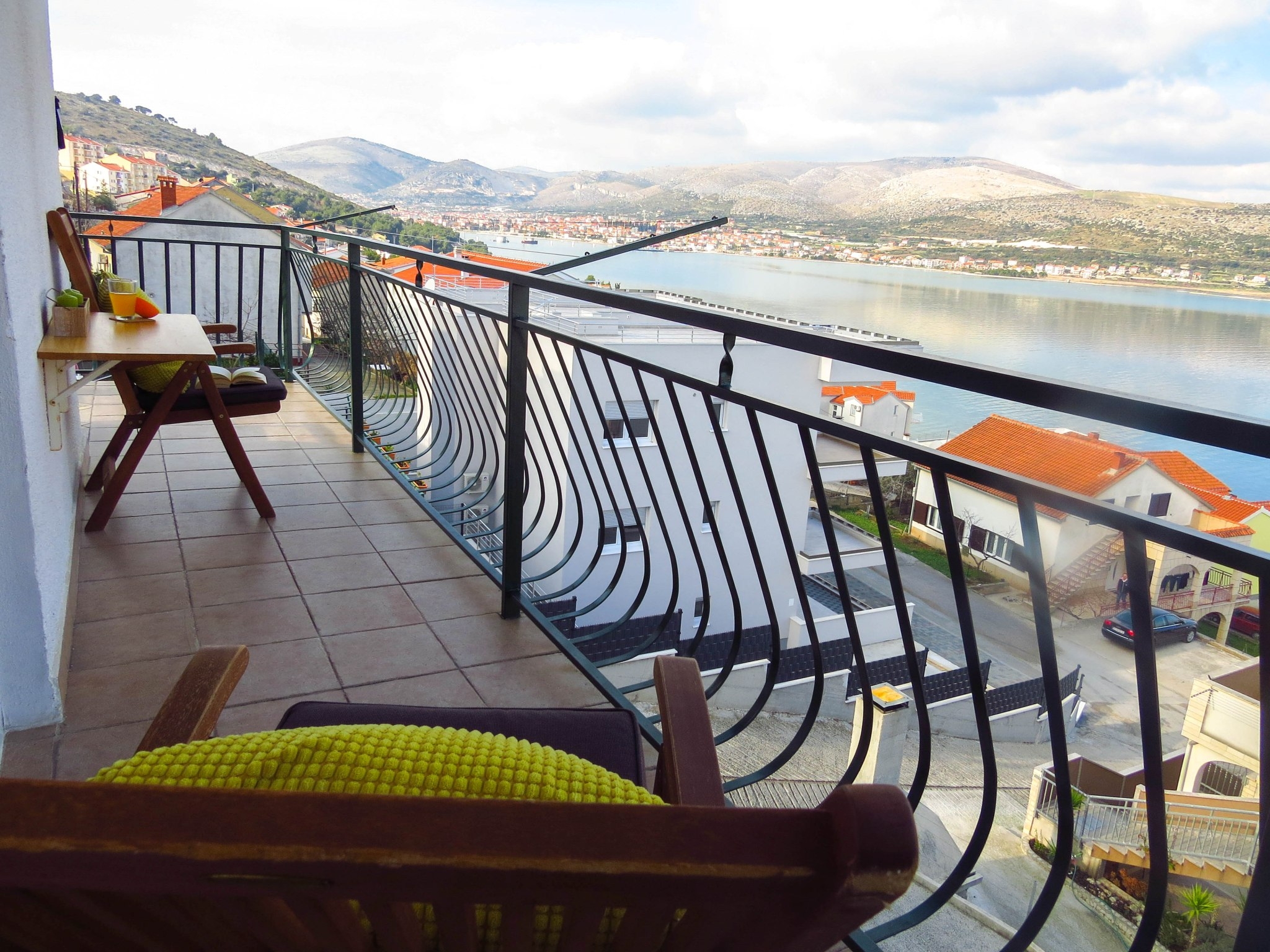 Two bedroom apartment with terrace and sea view Mastrinka, Čiovo  A-c