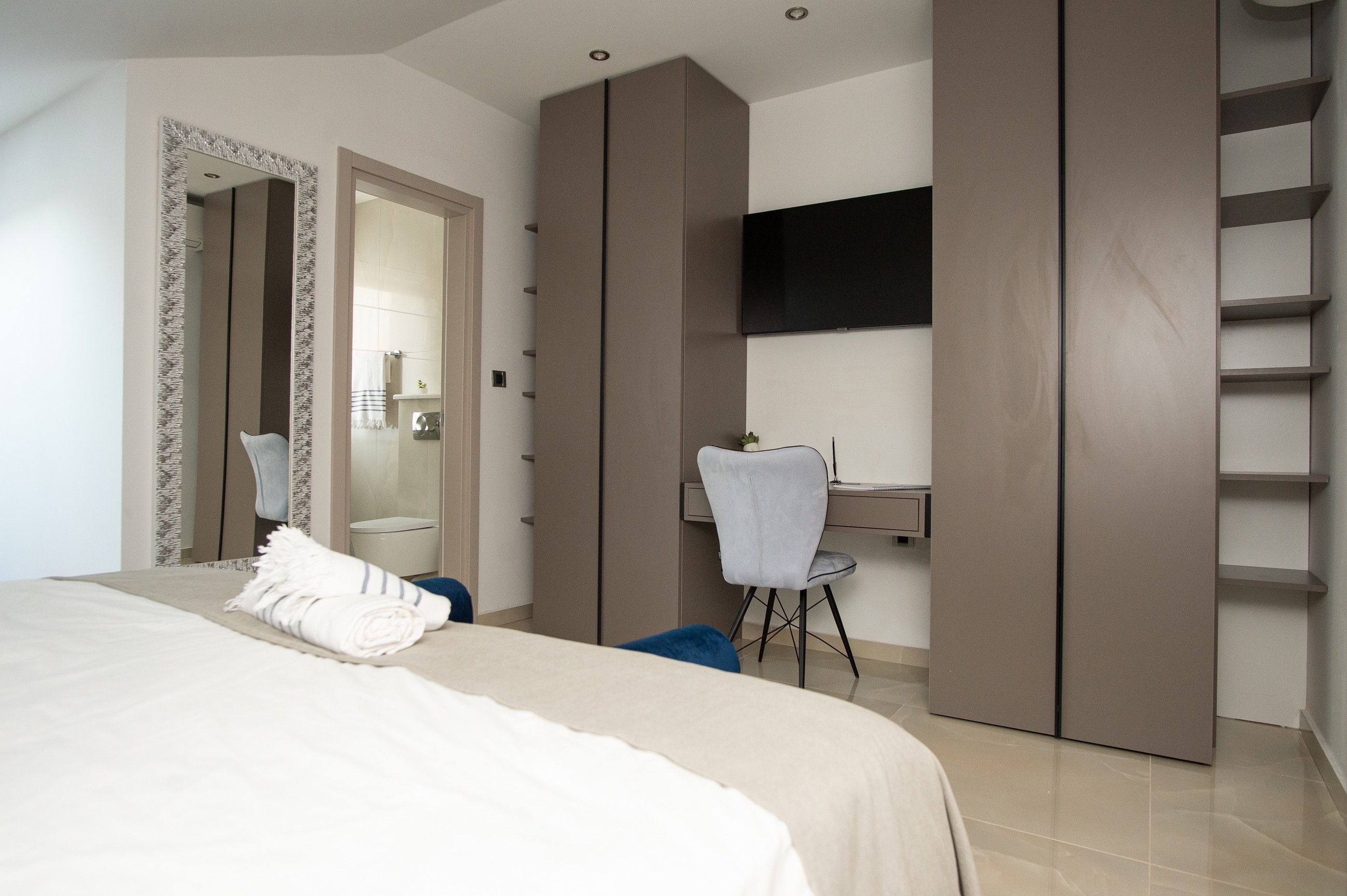 Four bedroom house with terrace and sea view Maslenica, Novigrad  K