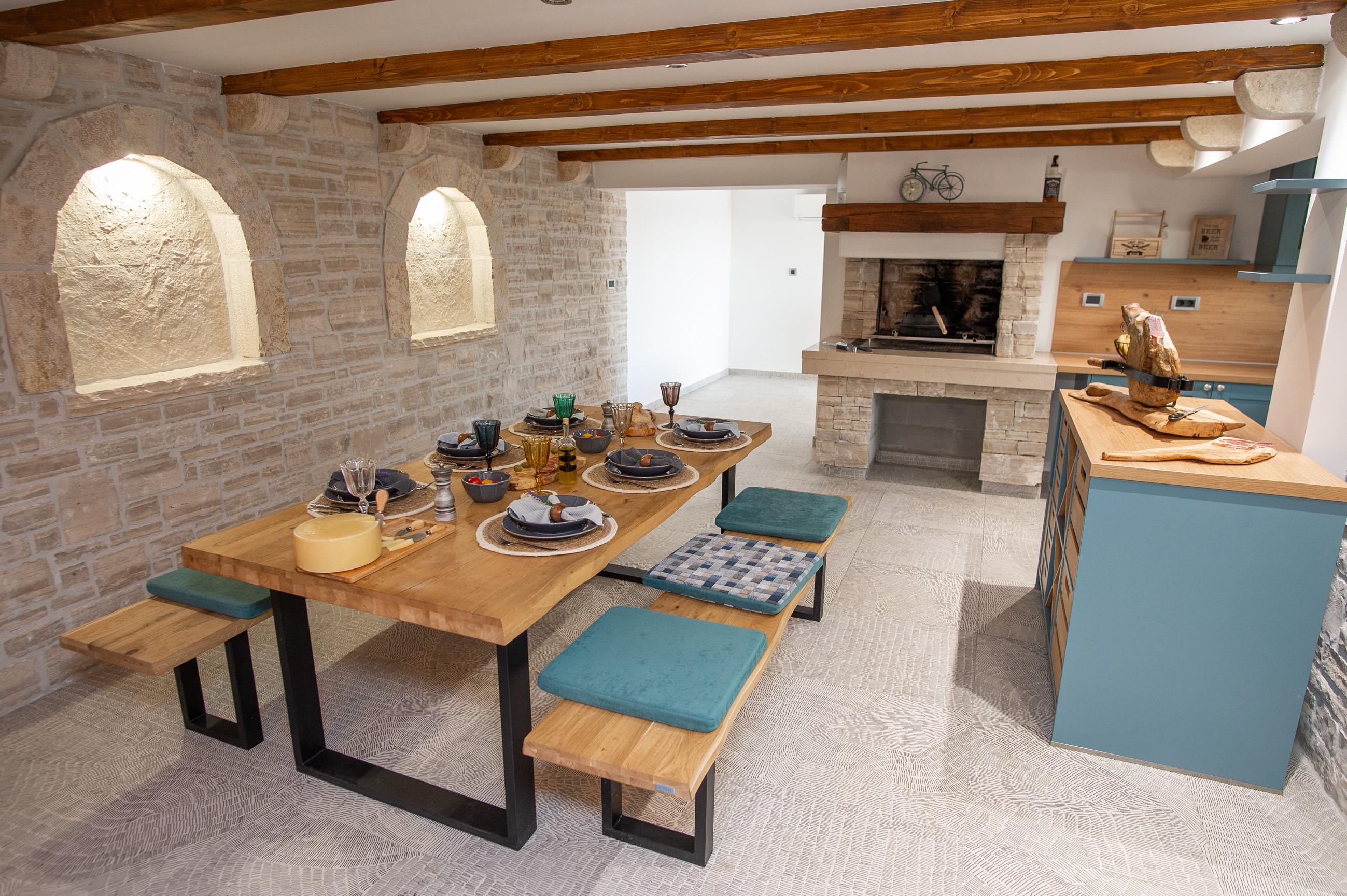 Four bedroom house with terrace and sea view Maslenica, Novigrad  K