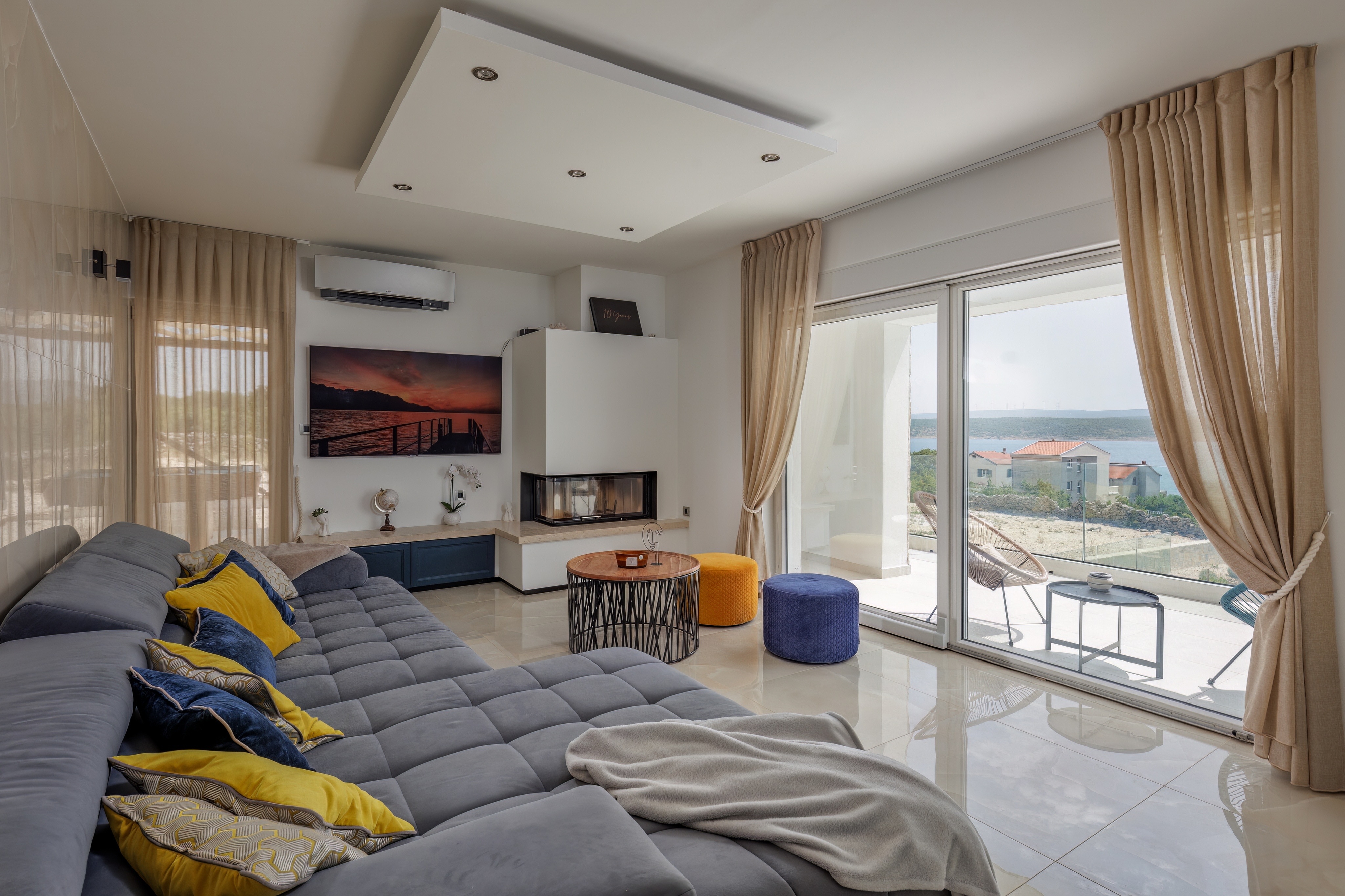 Four bedroom house with terrace and sea view Maslenica, Novigrad  K