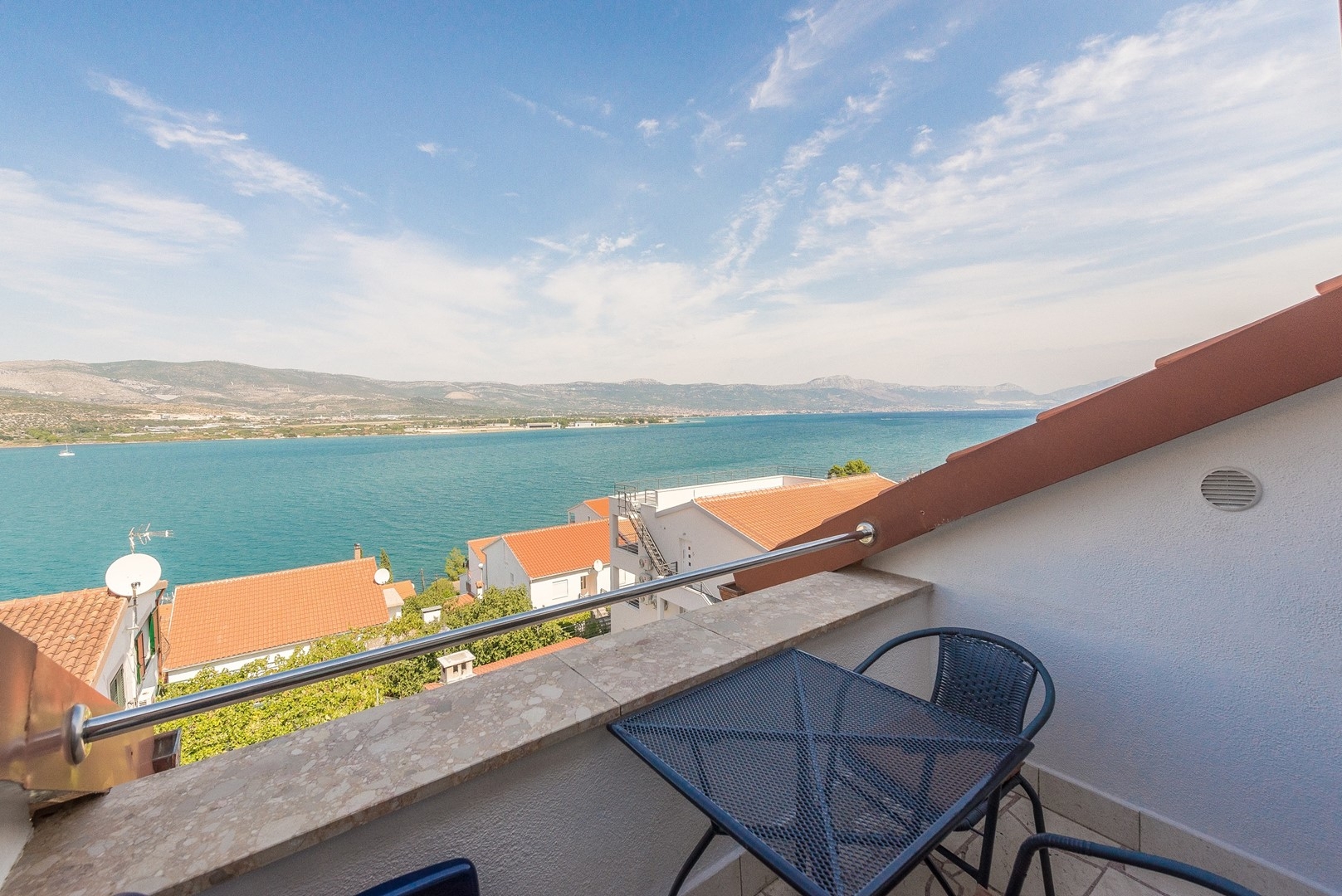 Two bedroom apartment with terrace and sea view Mastrinka, Čiovo  A-c