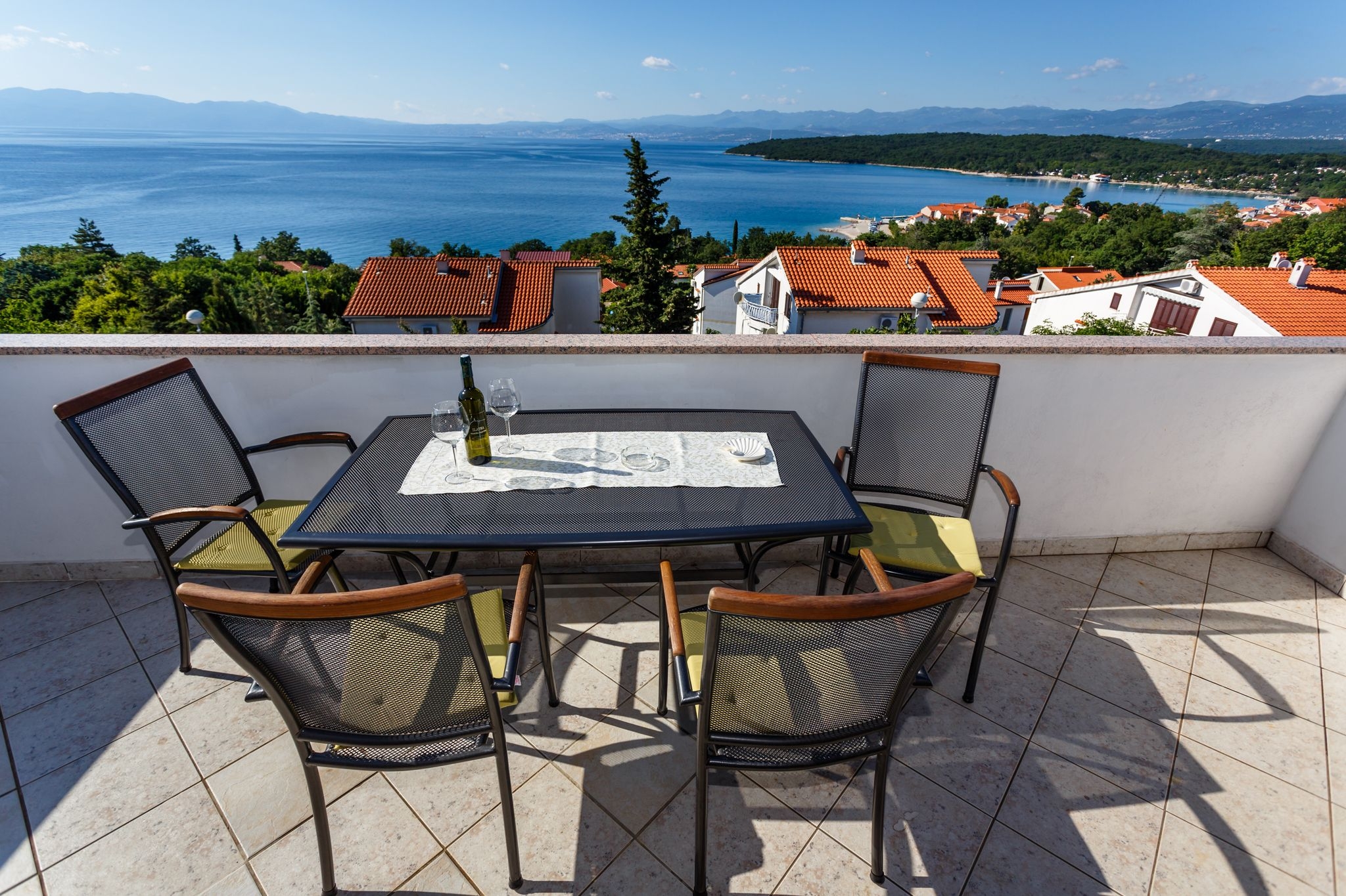 Three bedroom apartment with terrace and sea view Njivice, Krk  A-a