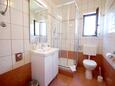 Njivice, Salle de bain dans l’hébergement en type studio-apartment, WiFi.