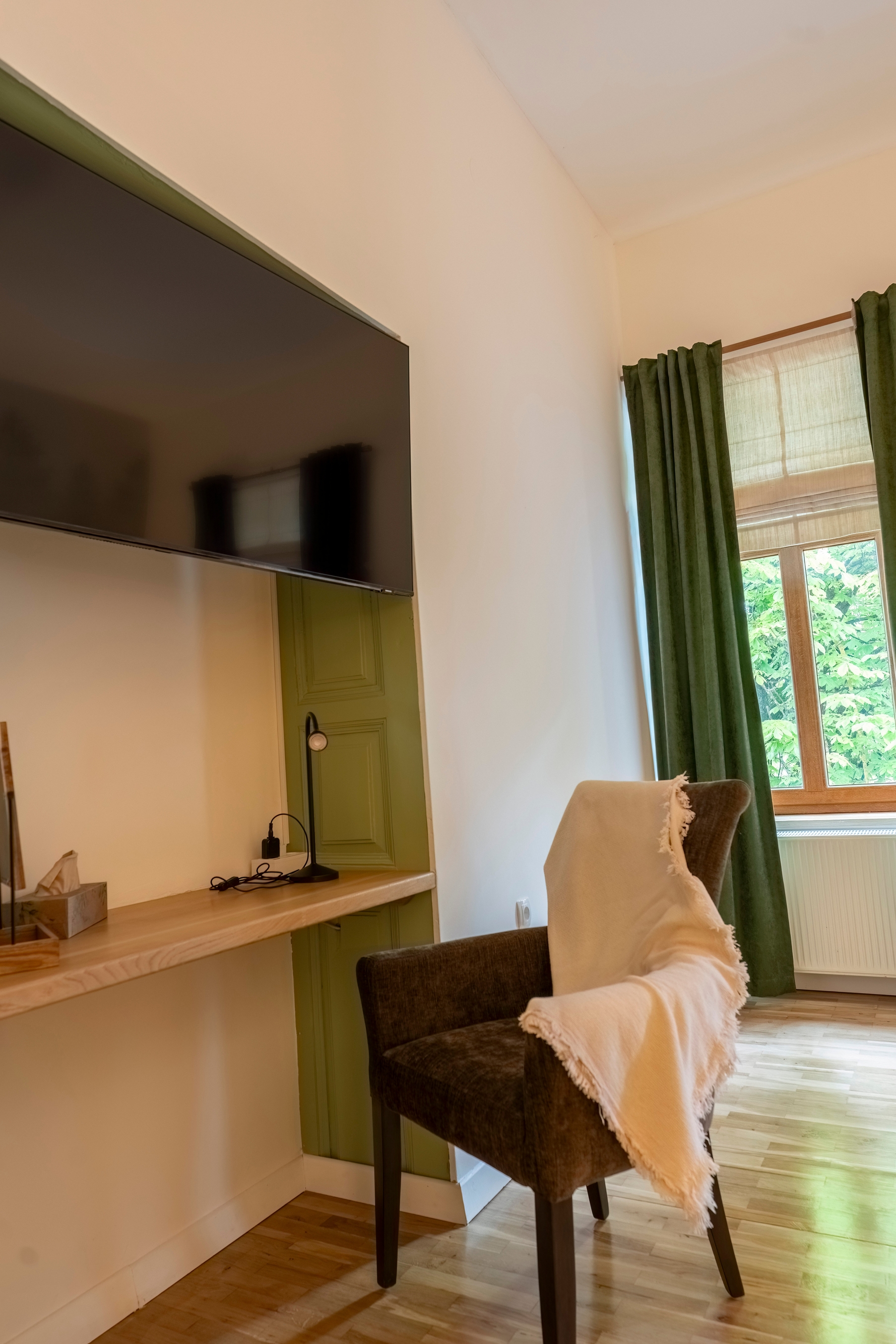 One bedroom apartment with terrace Otočac, Velebit  A-b