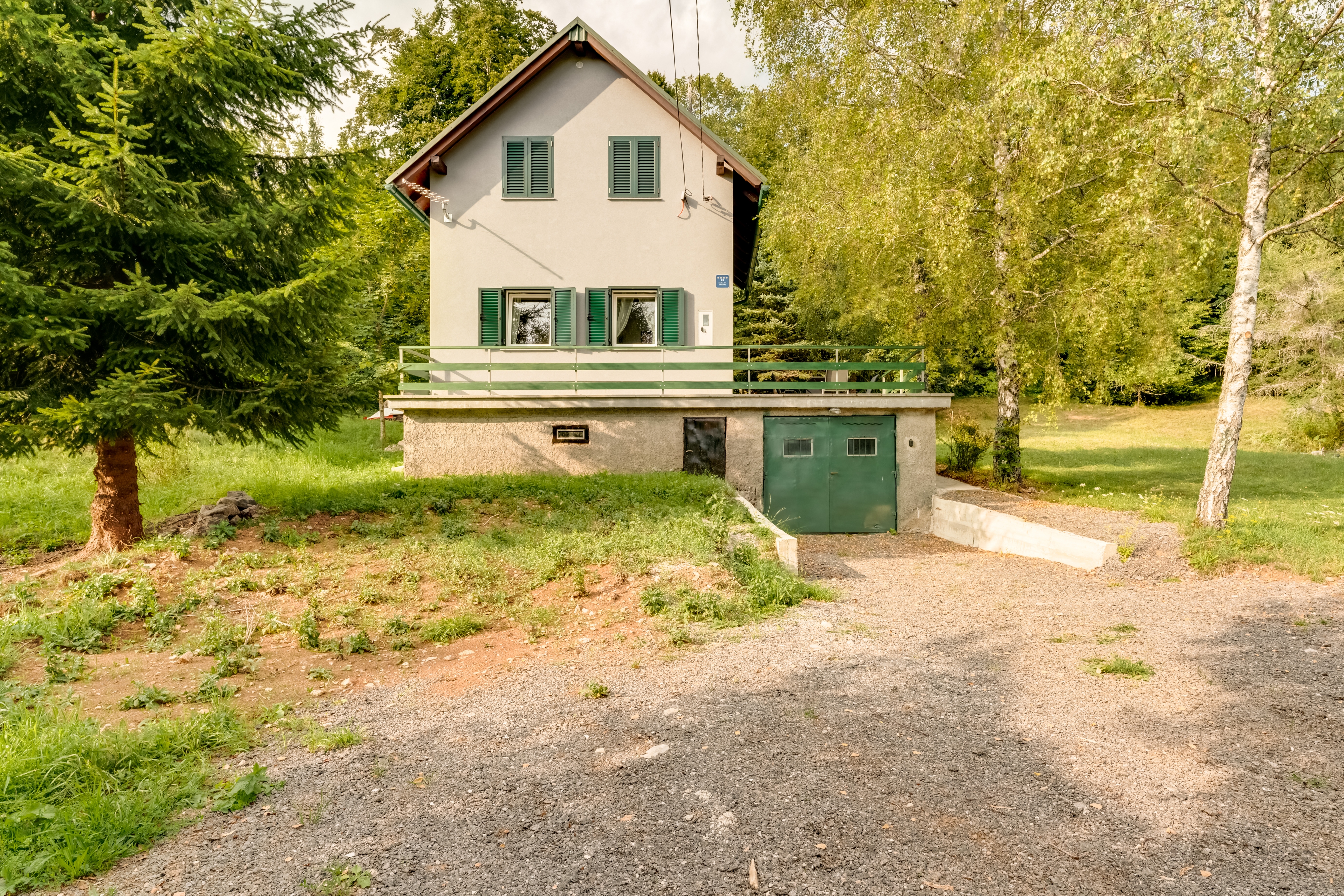 Dvosobna kuća s terasom Fužine, Gorski kotar  K
