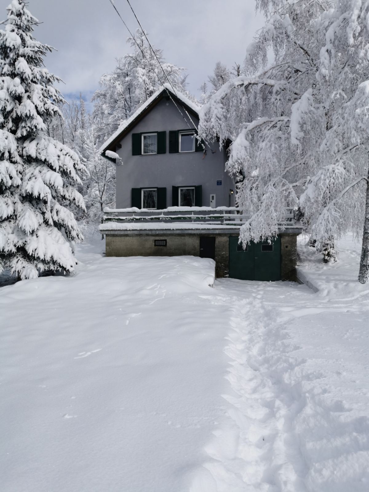 Dvosobna kuća s terasom Fužine, Gorski kotar  K