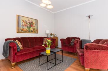 Njivice, Гостиная в размещении типа apartment, доступный кондиционер, Домашние животные допускаются и WiFi.