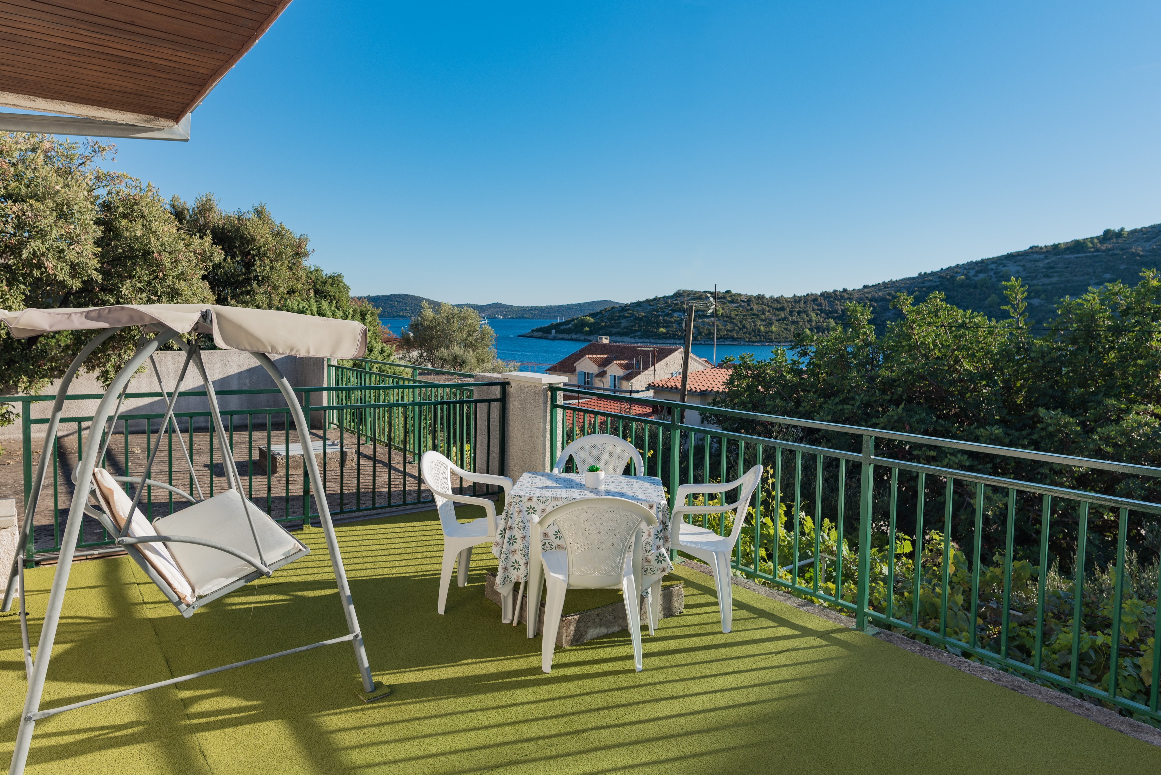 Two bedroom house near beach Vinišće, Trogir  K
