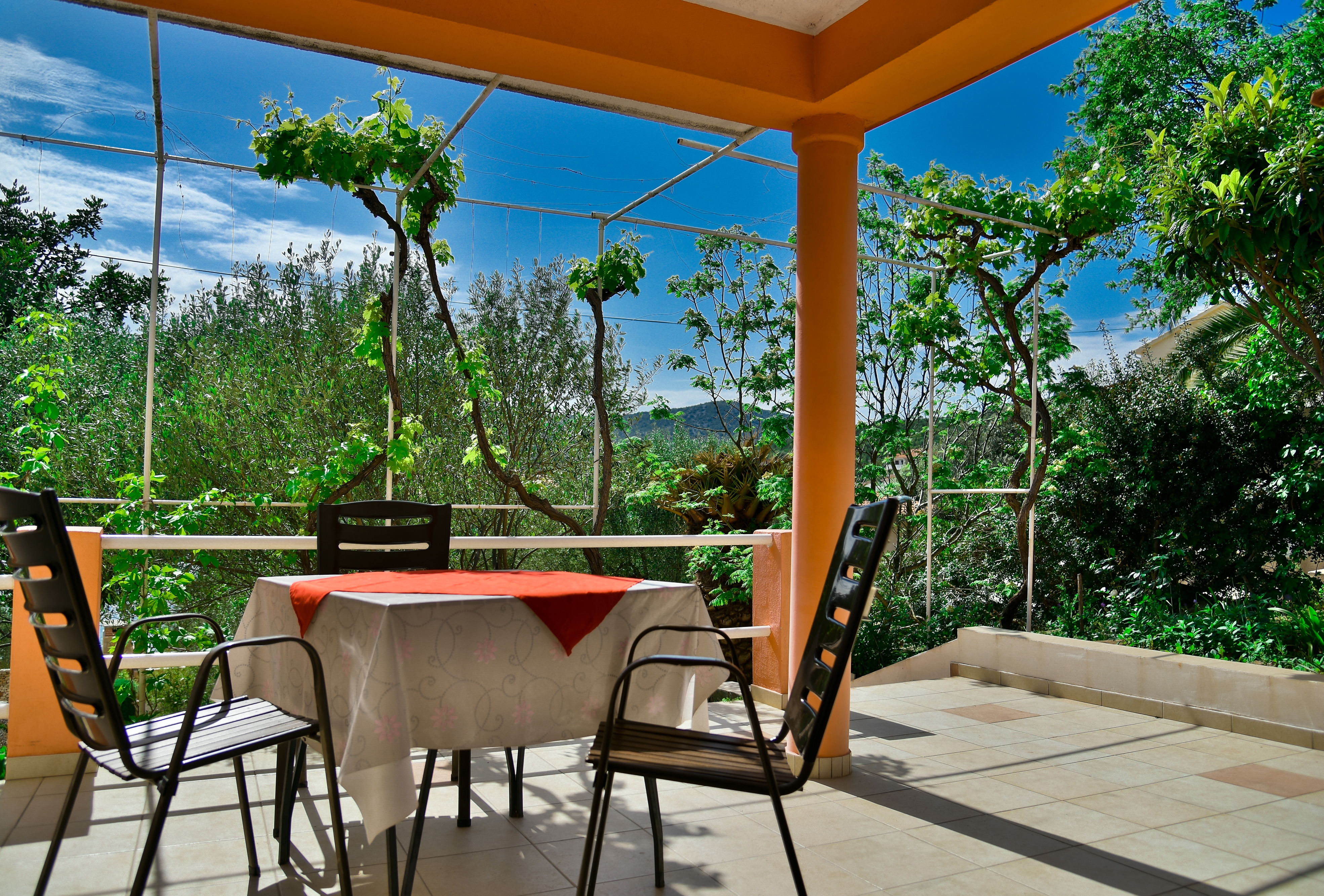 Two bedroom house near beach Vinišće, Trogir  K