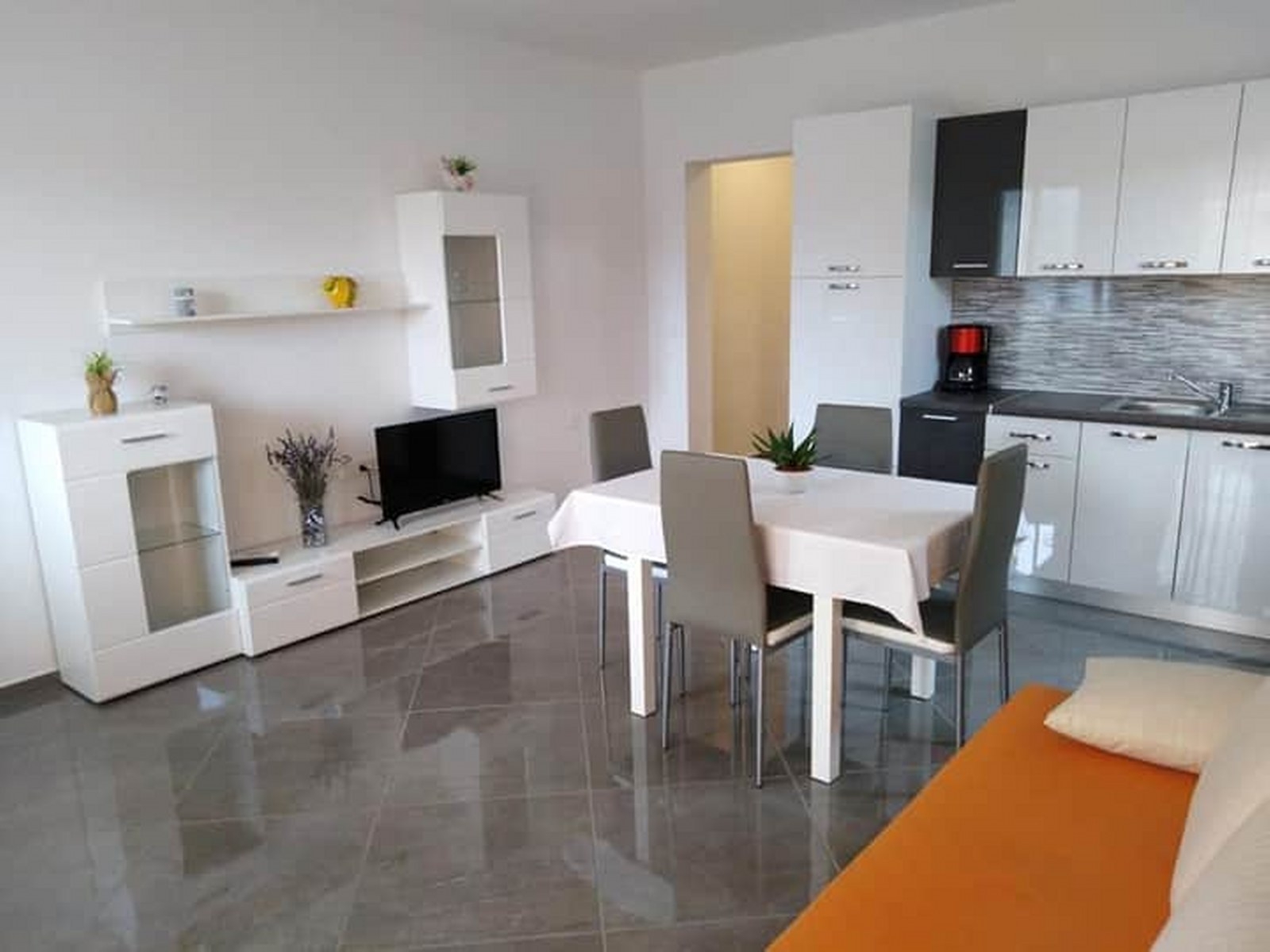 One bedroom apartment with terrace and sea view Metajna (Pag) (A-20521-a)