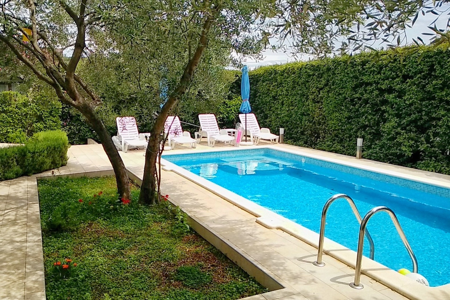 One bedroom apartment with terrace and sea view Mavarštica, Čiovo (A-2053-b)