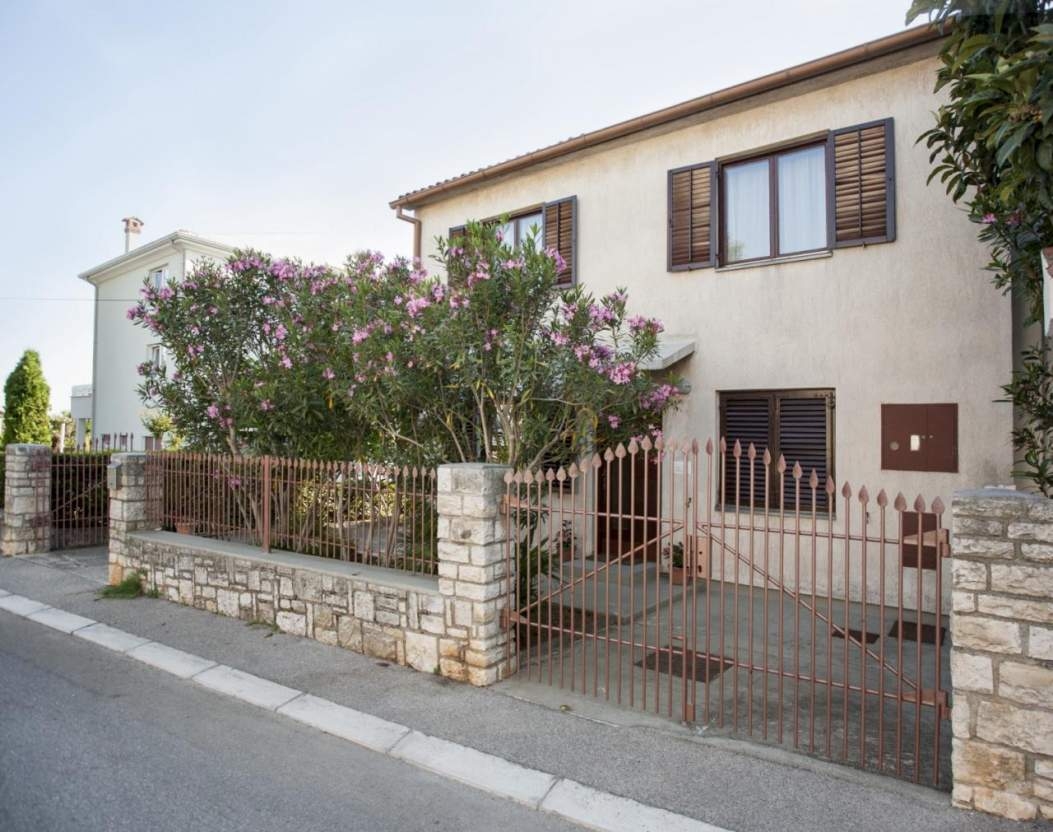 Three bedroom apartment with terrace Rovinj (A-20538-a)