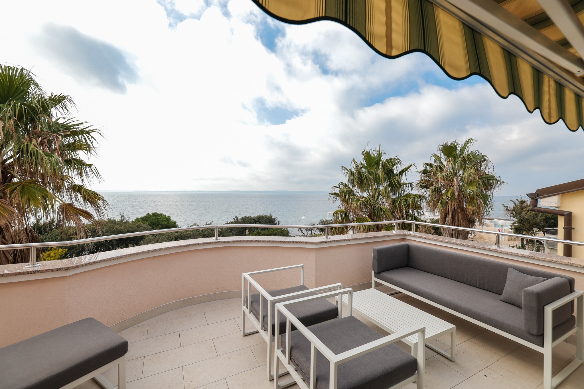 One bedroom apartment near beach Petrčane, Zadar  A-a