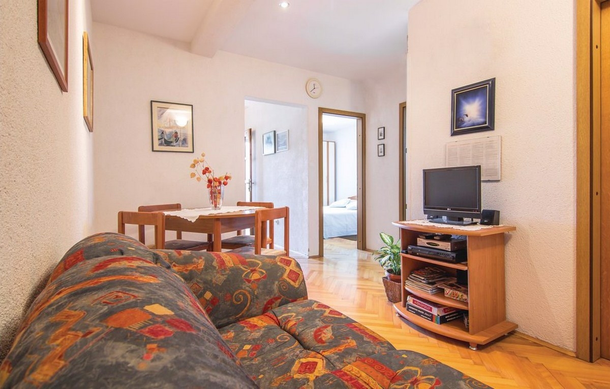 Two bedroom apartment with balcony Rovinj (A-20545-a) Two bedroom apartment with balcony Rovinj (A-20545-a)