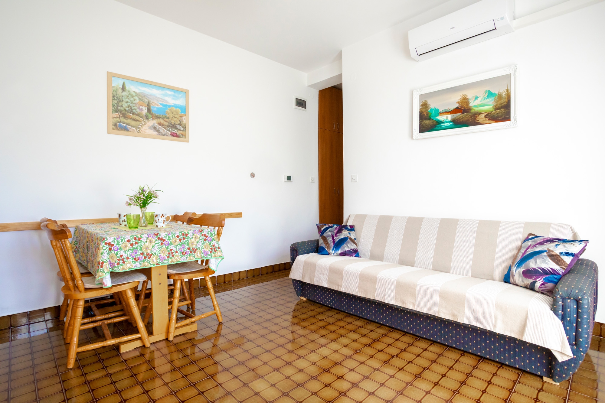 Two bedroom apartment with terrace Njivice, Krk (A-20548-a) Two bedroom apartment with terrace Njivice, Krk (A-20548-a)