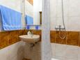 Njivice, Ванная комната в размещении типа apartment, WiFi.