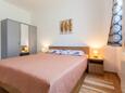 Njivice, Спальня 1 в размещении типа apartment, WiFi.