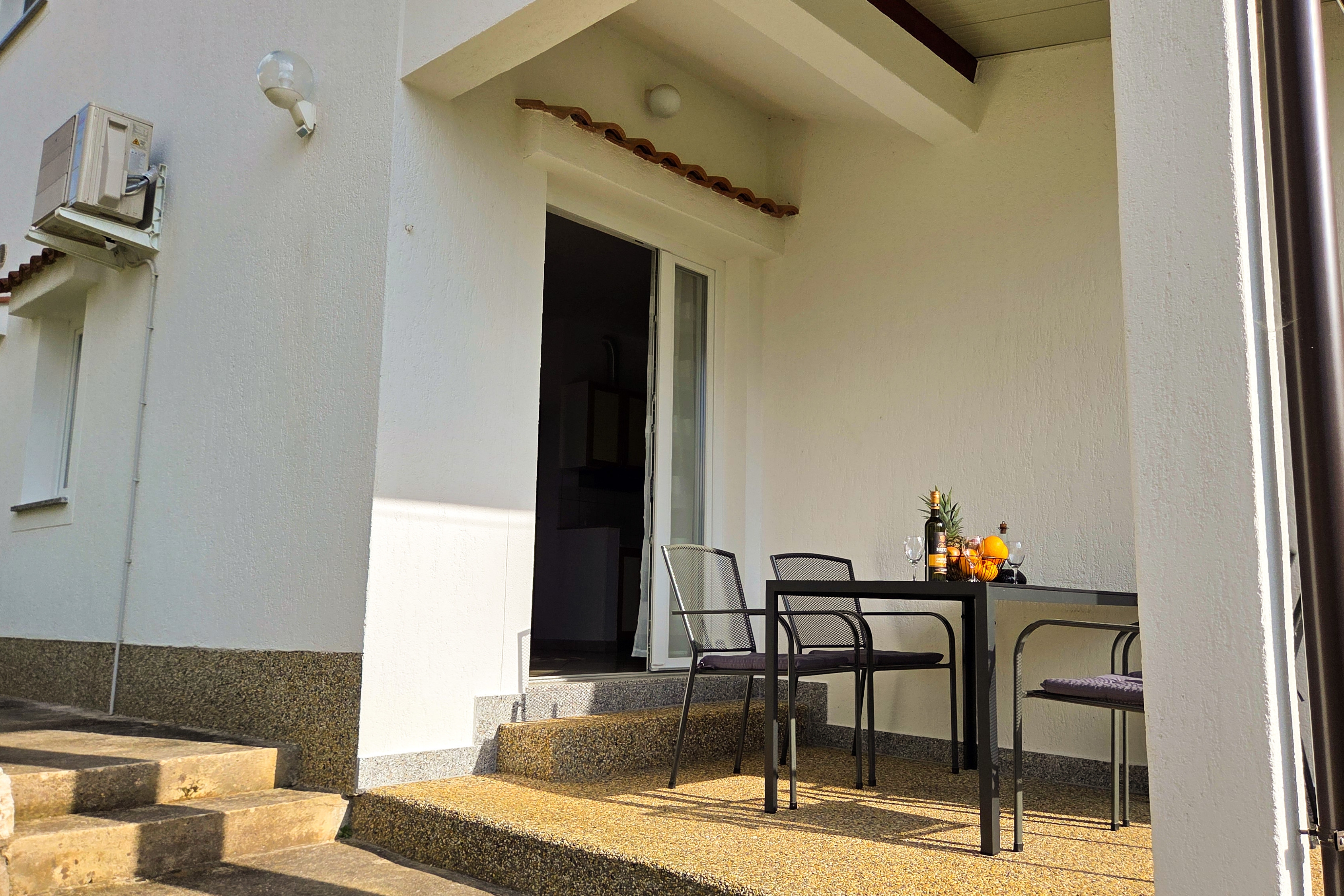 Two bedroom apartment with terrace Njivice, Krk  A-c