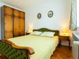 Njivice, Спальня 1 в размещении типа apartment, WiFi.