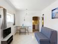 Гостиная Njivice, Гостиная в размещении типа studio-apartment, WiFi.