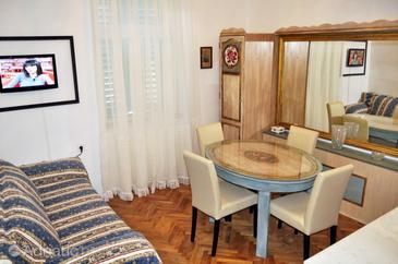 Dining room Split, Dining room in the apartment, dostupna klima i WIFI.