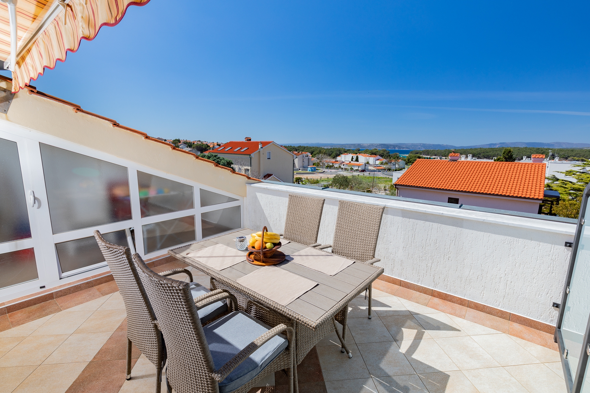 Two bedroom apartment with terrace and sea view Punat, Krk  A-c