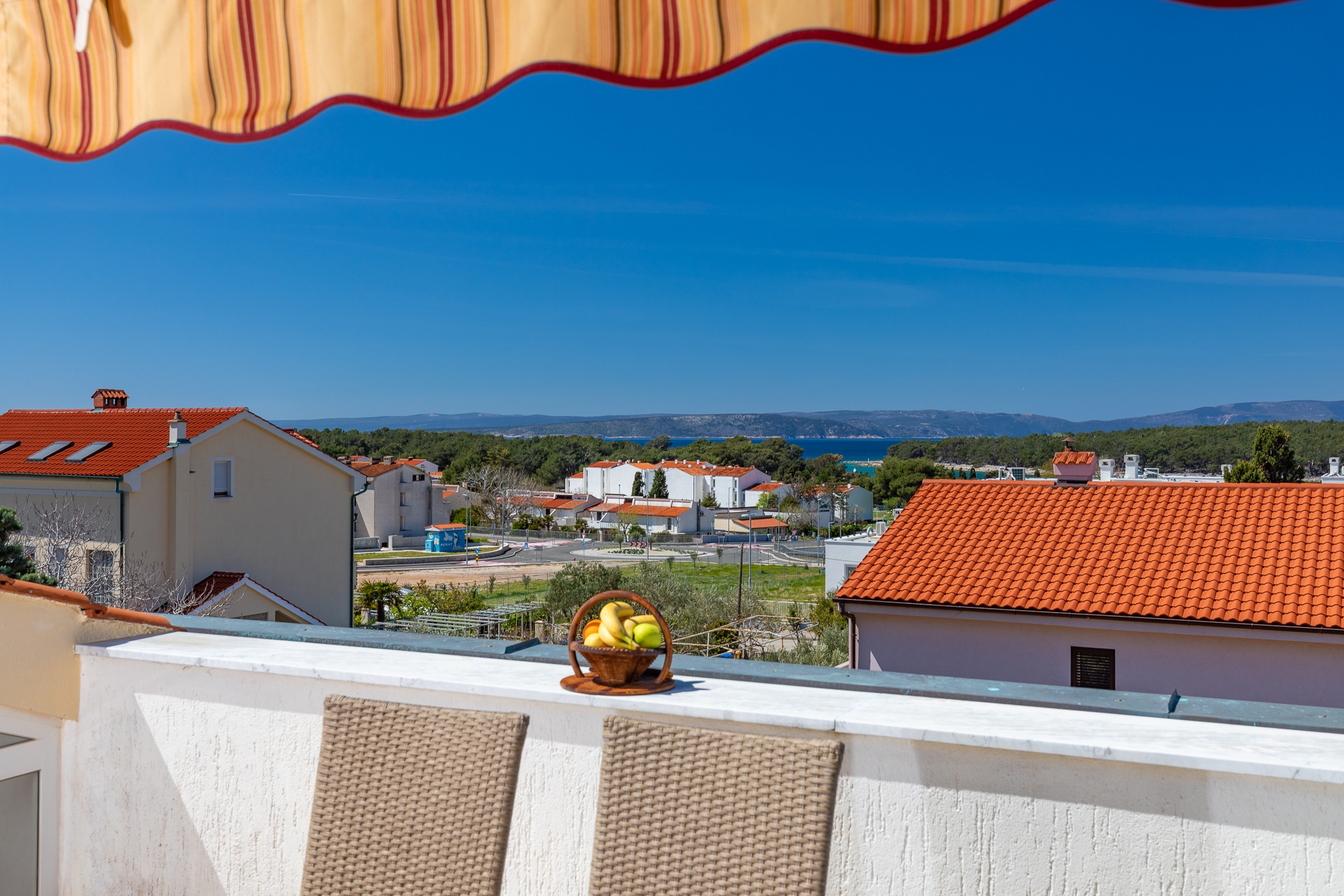 Two bedroom apartment with terrace and sea view Punat, Krk  A-c