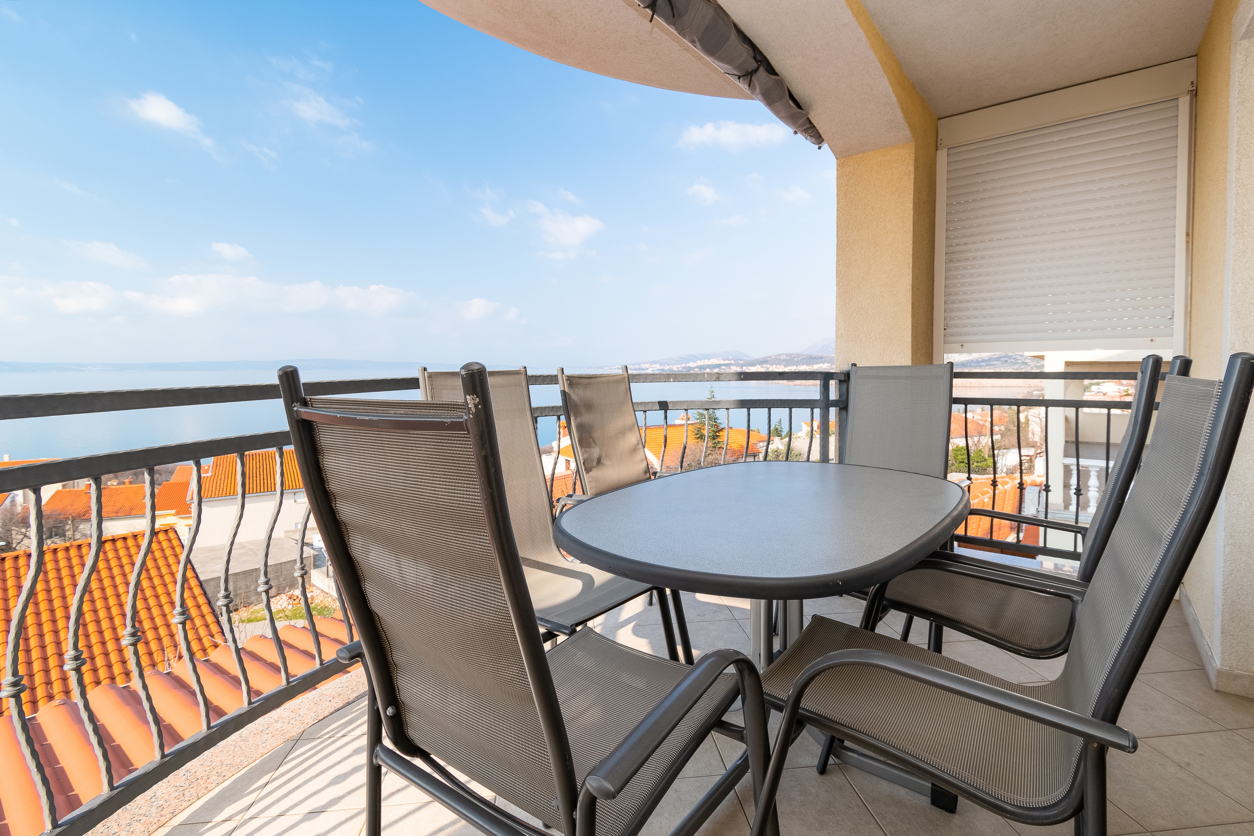Four-bedroom apartment with terrace and sea view Klenovica, Novi Vinodolski (A-20556-a)