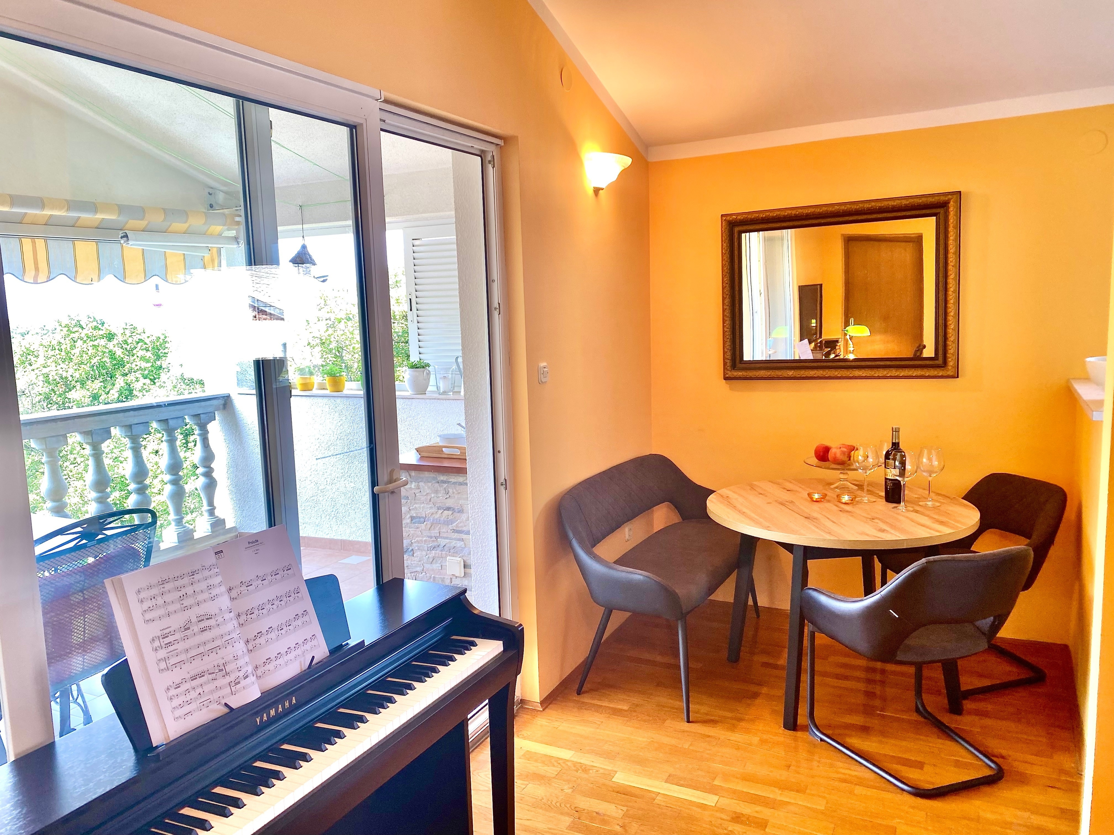 Comfortable and spacious house with terrace Donji Zagon, Novi Vinodolski  K