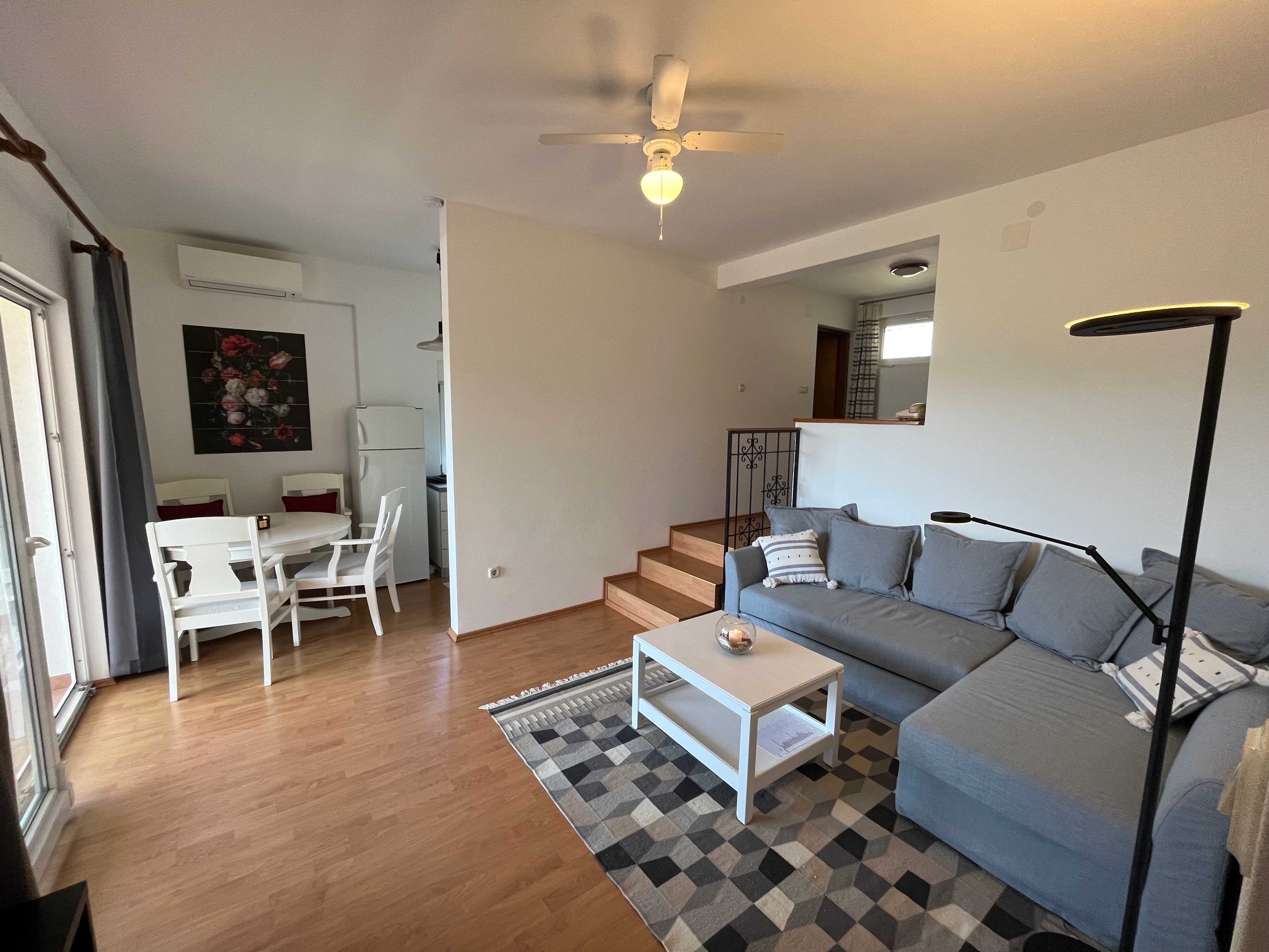 Comfortable and spacious house with terrace Donji Zagon, Novi Vinodolski  K