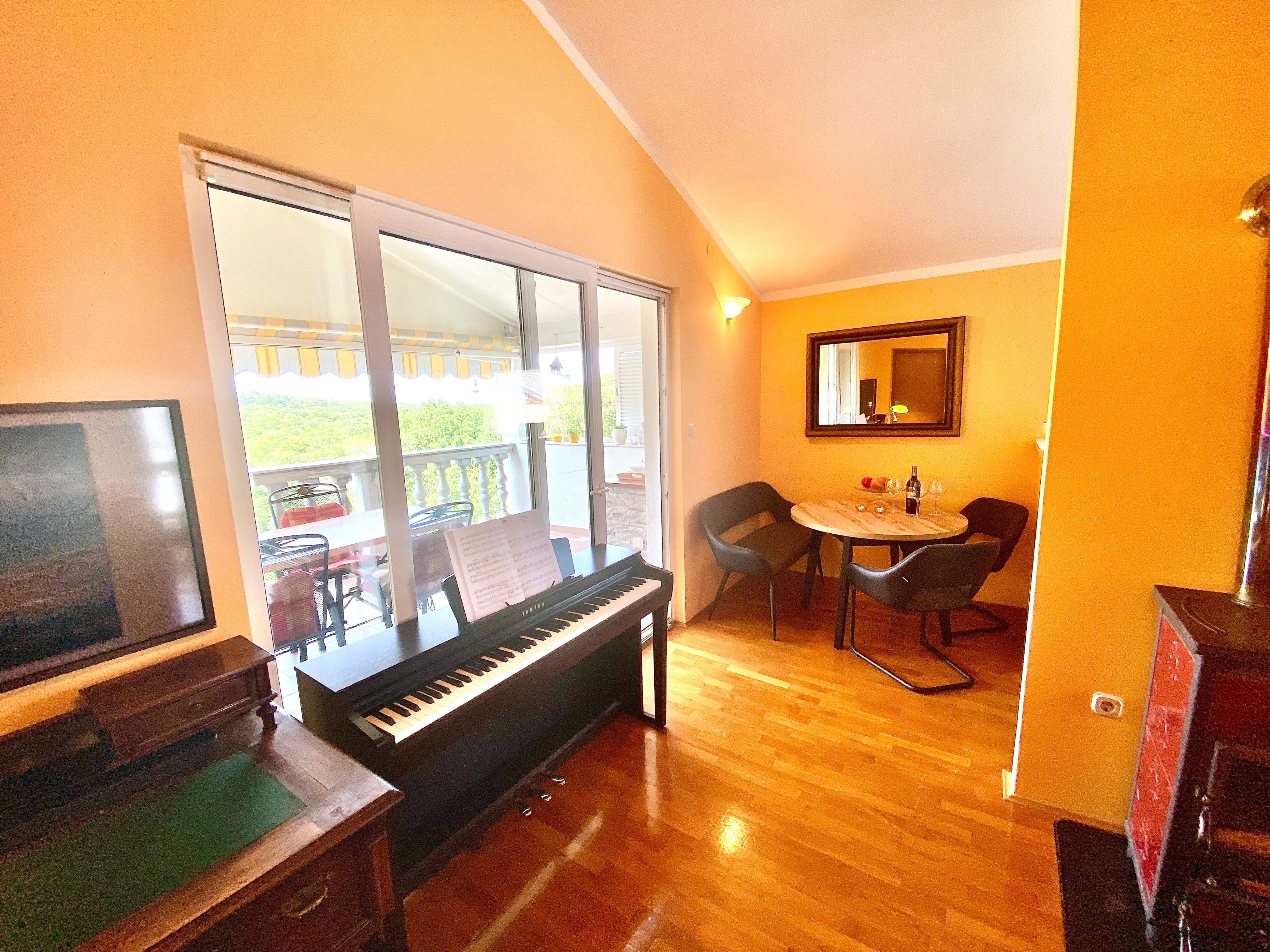 Comfortable and spacious house with terrace Donji Zagon, Novi Vinodolski  K