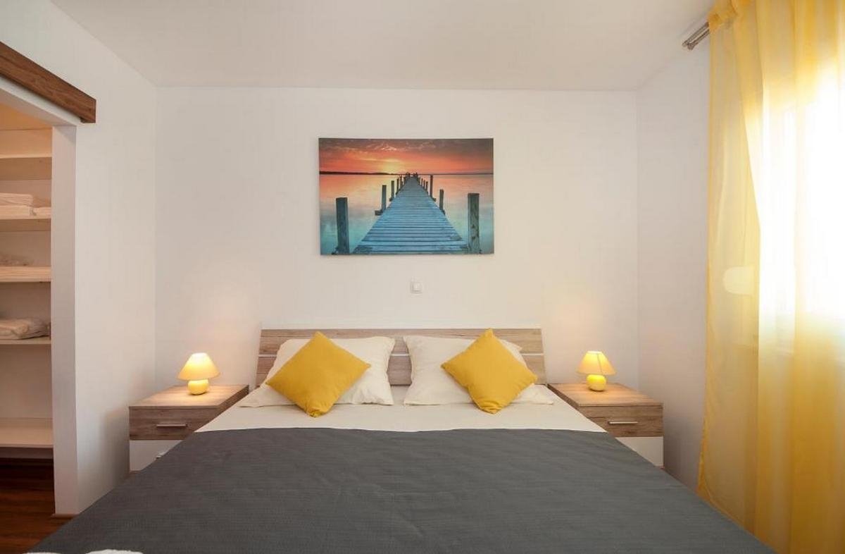 Two bedroom apartment with balcony Kaštel Lukšić, Kaštela  A-a