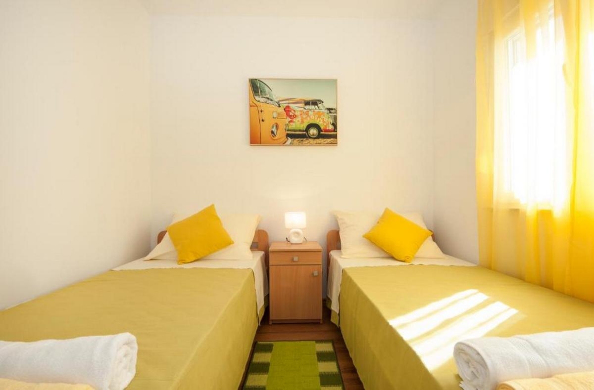 Two bedroom apartment with balcony Kaštel Lukšić, Kaštela  A-a