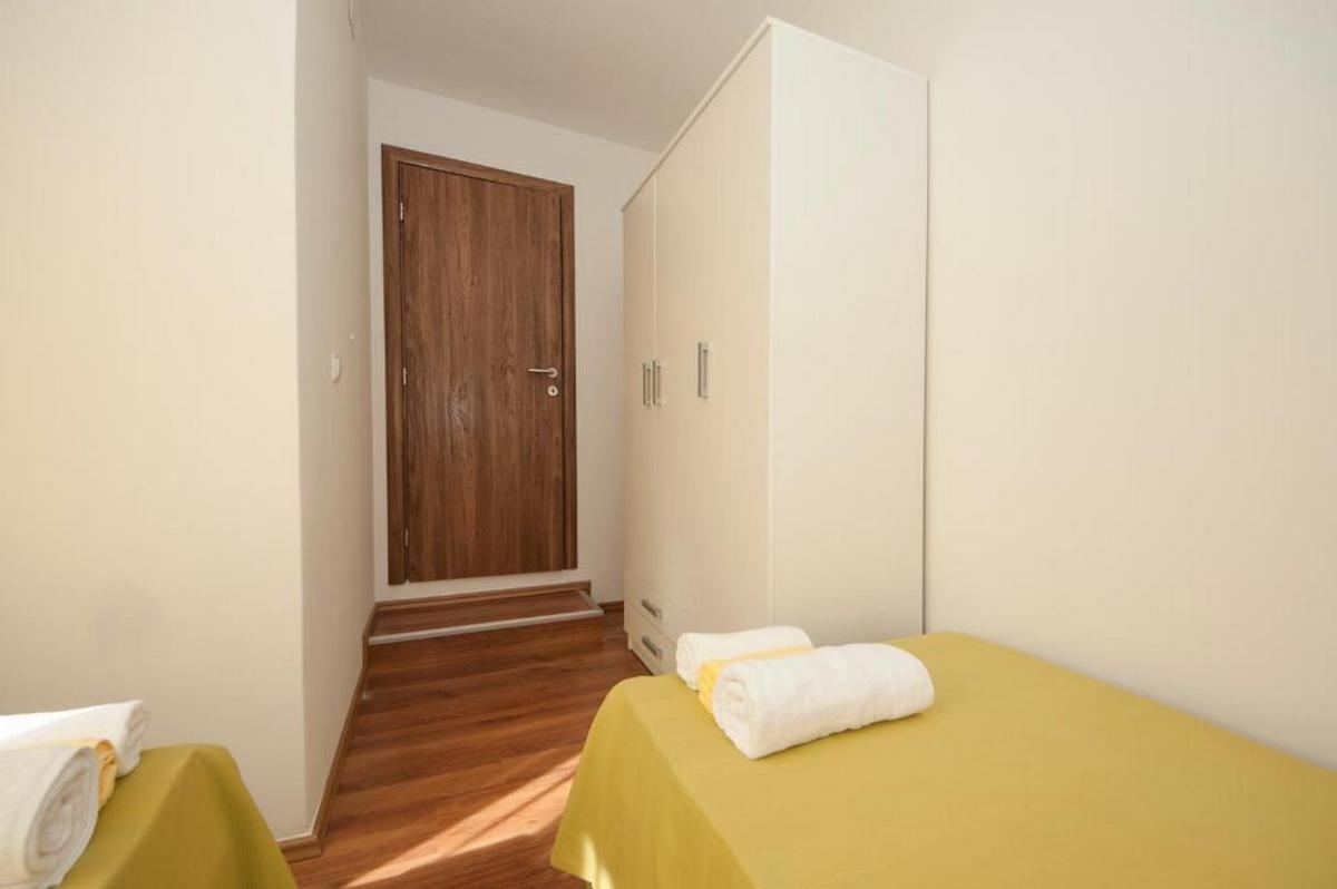 Two bedroom apartment with balcony Kaštel Lukšić, Kaštela  A-a