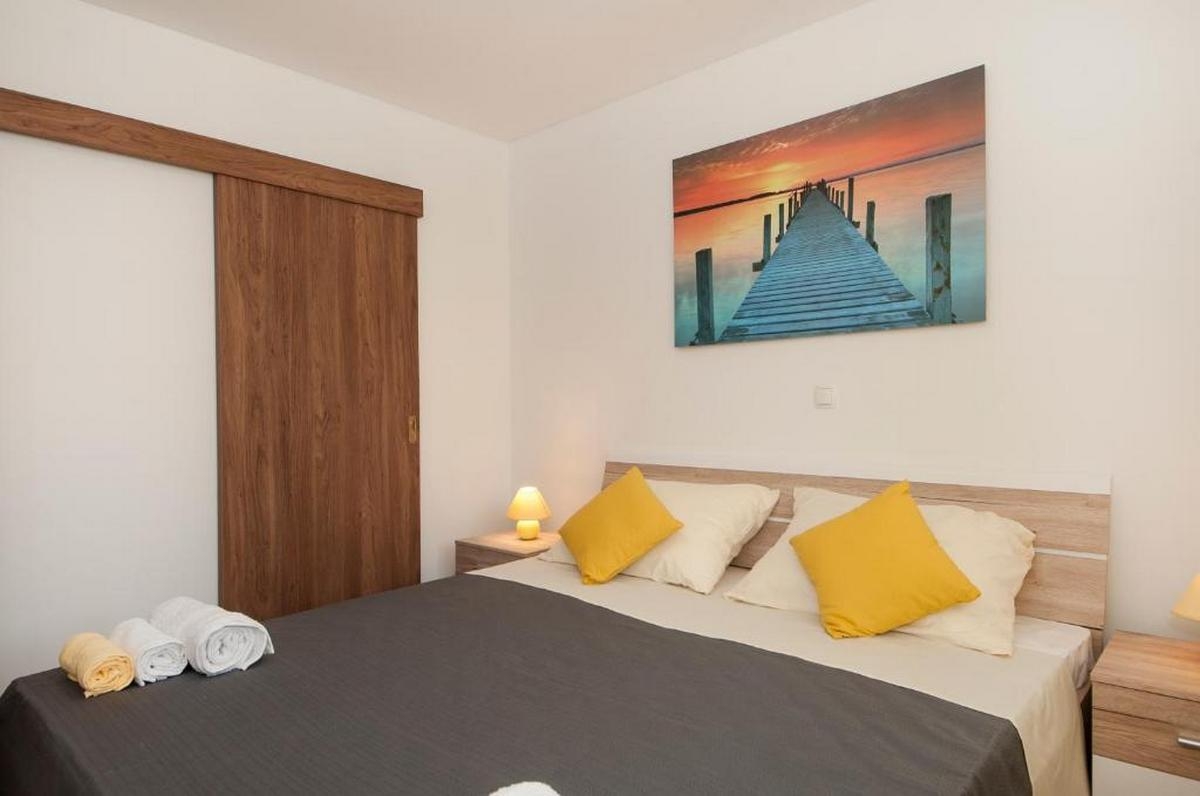 Two bedroom apartment with balcony Kaštel Lukšić, Kaštela  A-a