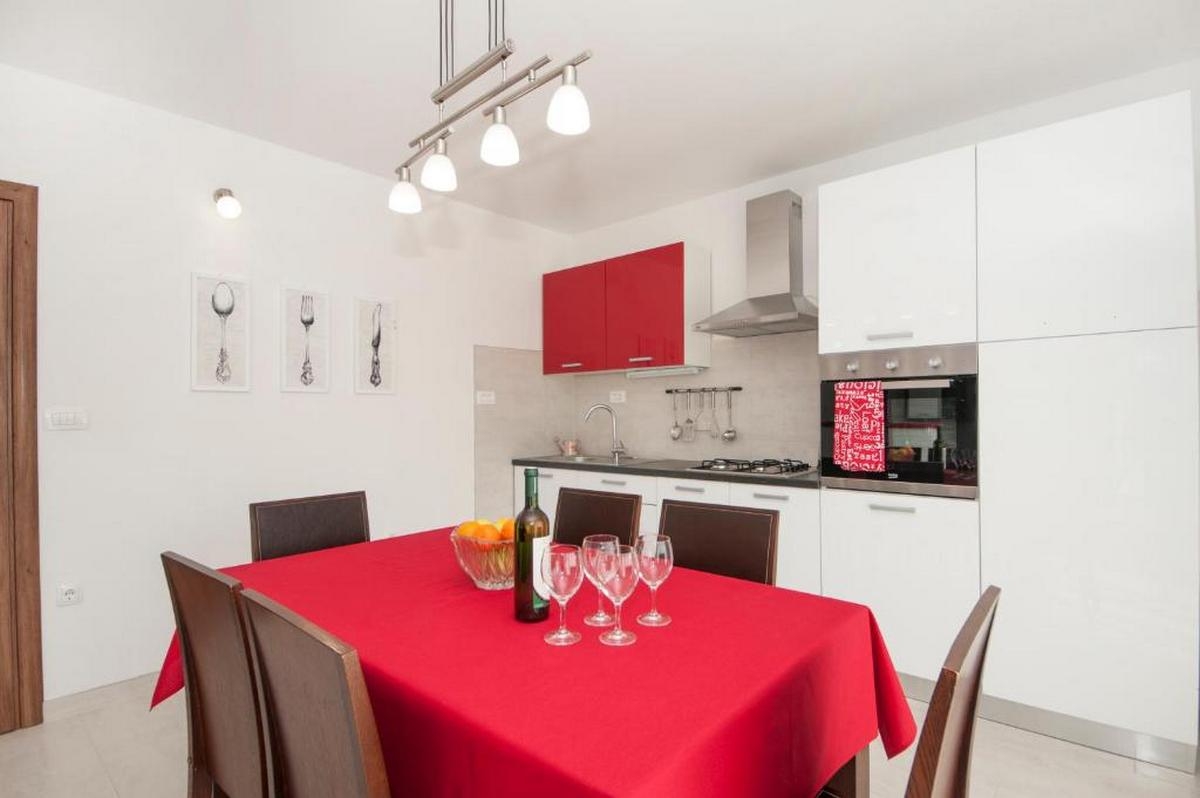 Two bedroom apartment with balcony Kaštel Lukšić, Kaštela  A-a