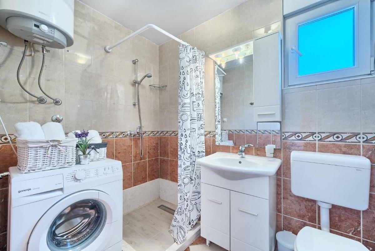 One bedroom apartment with terrace Kaštel Lukšić, Kaštela  A-c