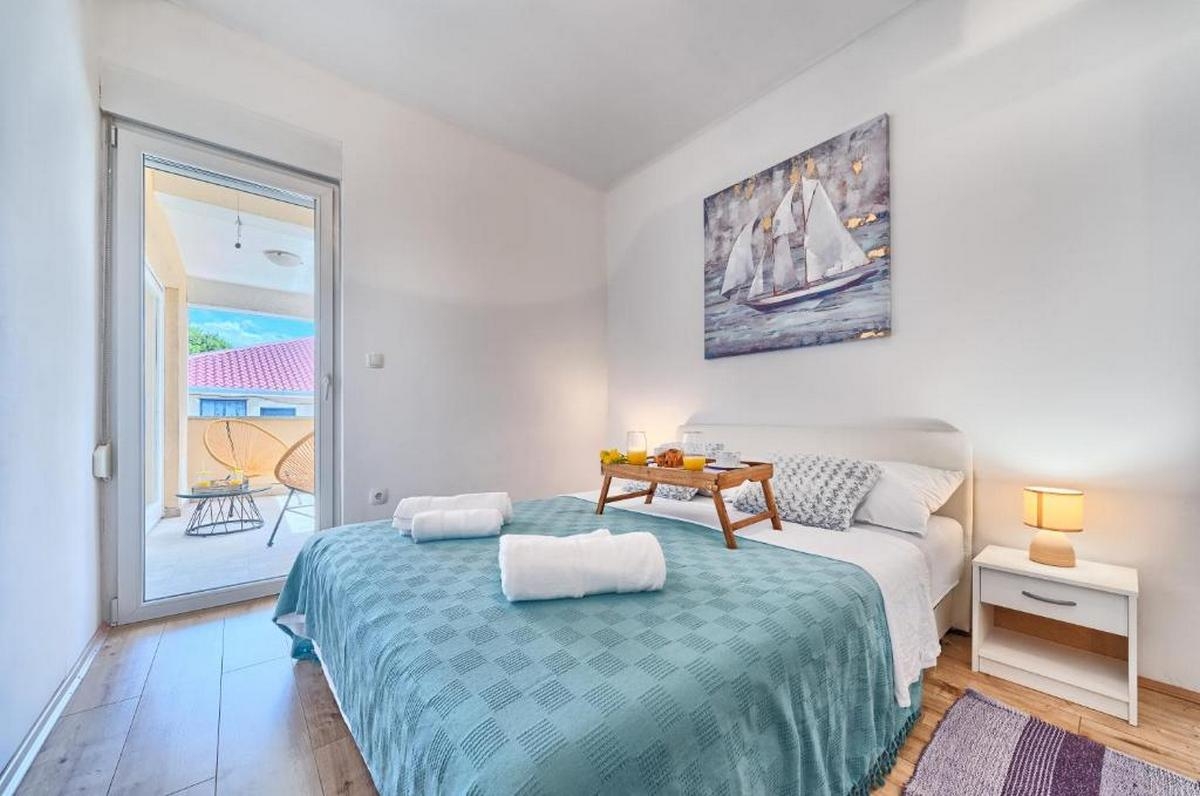 One bedroom apartment with terrace Kaštel Lukšić, Kaštela  A-c