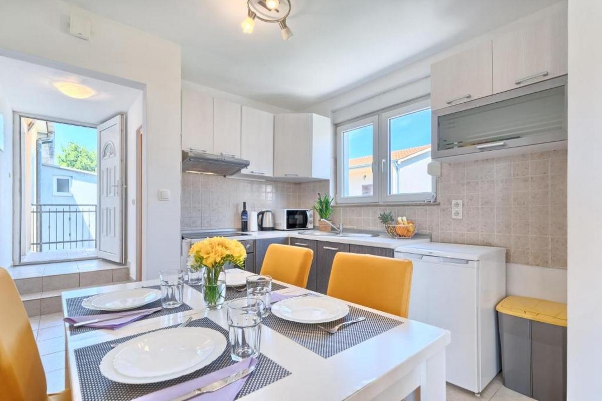One bedroom apartment with terrace Kaštel Lukšić, Kaštela  A-c
