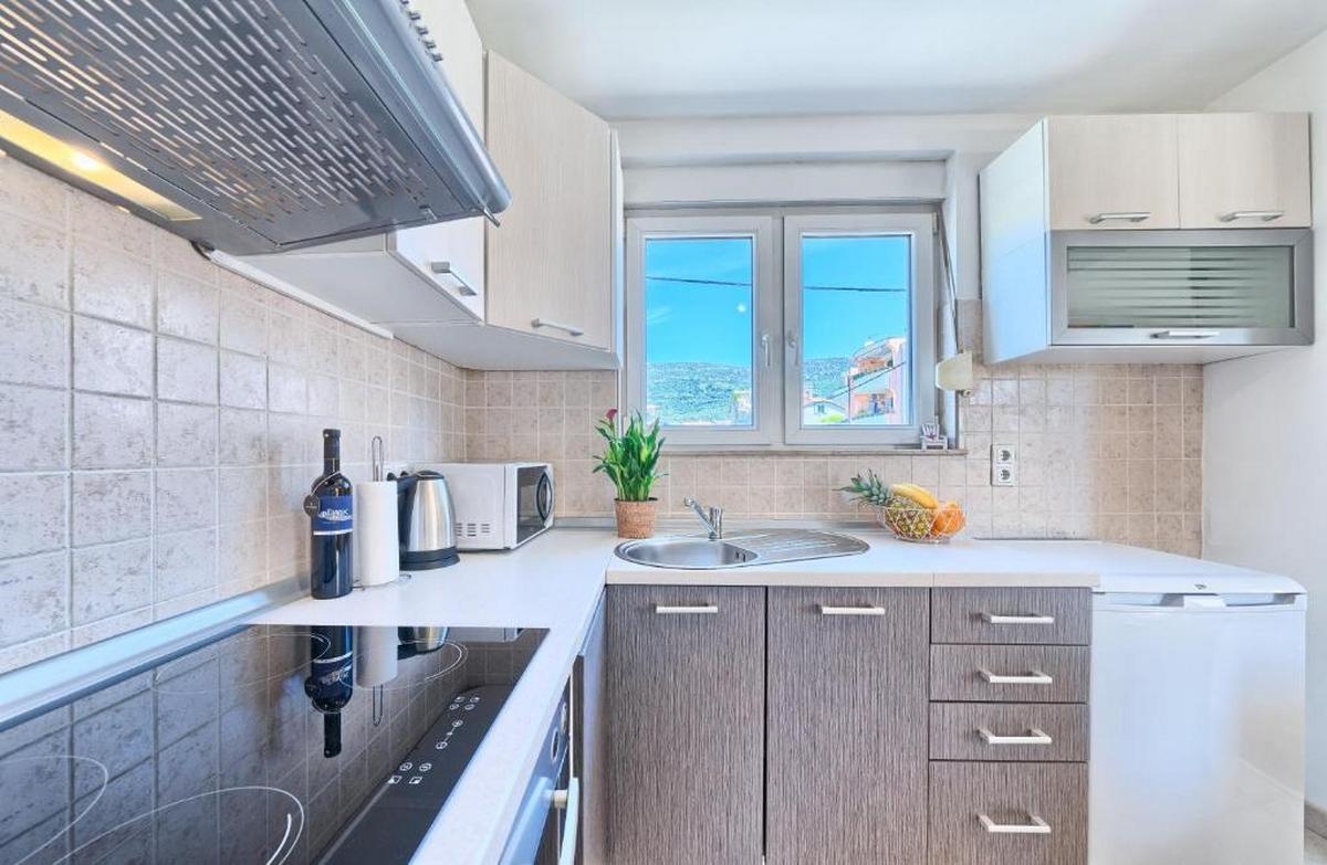One bedroom apartment with terrace Kaštel Lukšić, Kaštela  A-c