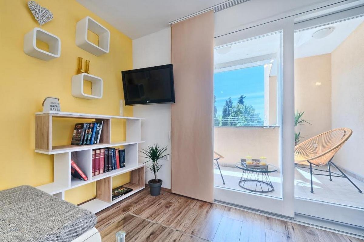 One bedroom apartment with terrace Kaštel Lukšić, Kaštela  A-c