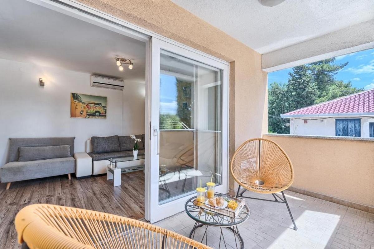 One bedroom apartment with terrace Kaštel Lukšić, Kaštela  A-c
