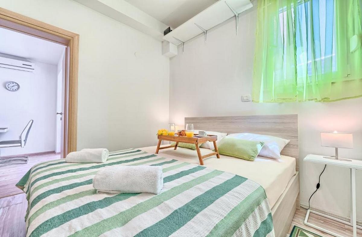 One bedroom apartment with terrace Kaštel Lukšić, Kaštela  A-d