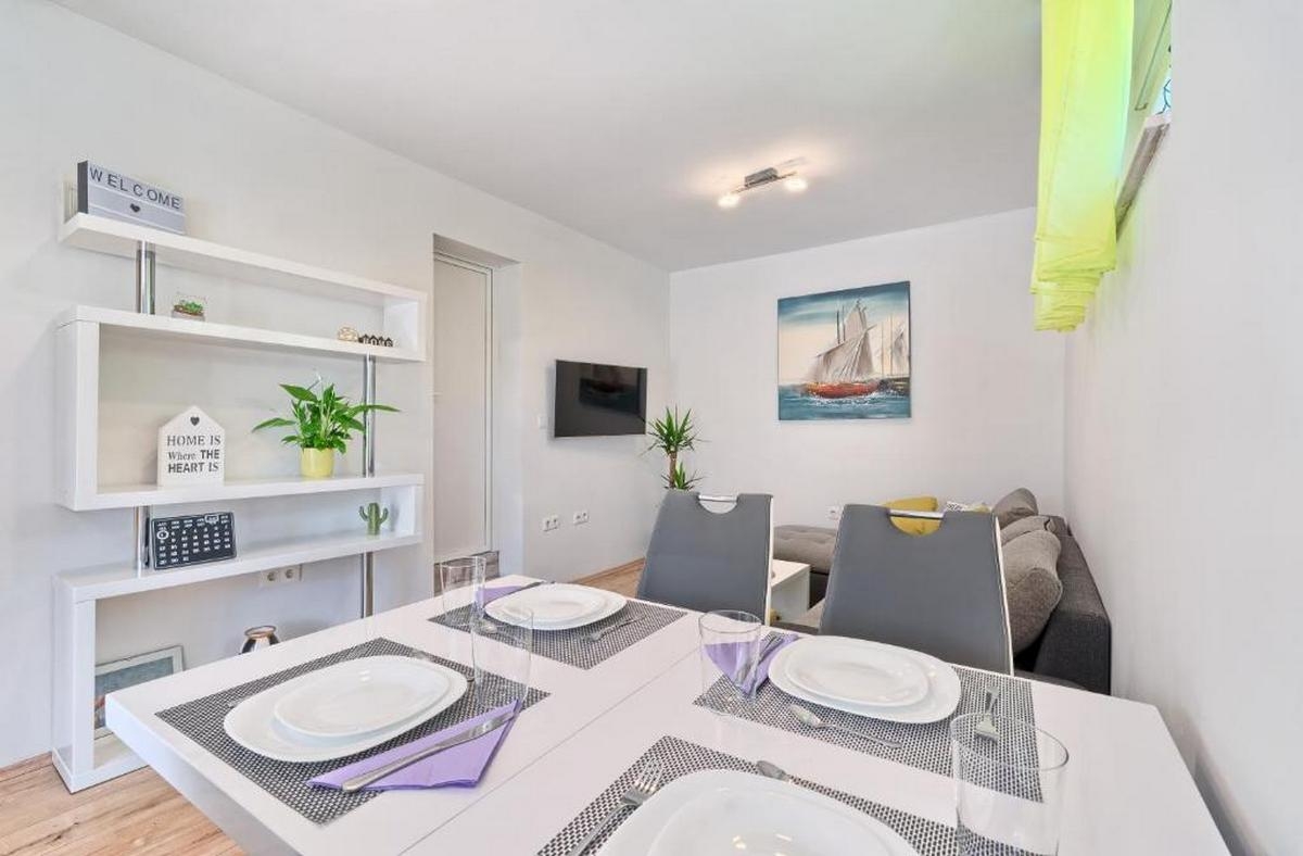 One bedroom apartment with terrace Kaštel Lukšić, Kaštela  A-d