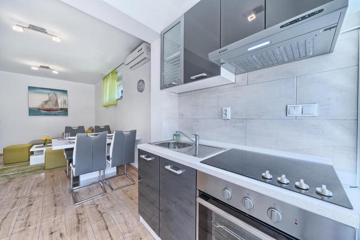 One bedroom apartment with terrace Kaštel Lukšić, Kaštela  A-d