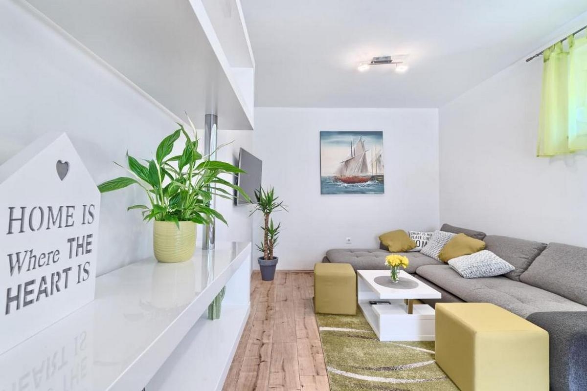 One bedroom apartment with terrace Kaštel Lukšić, Kaštela (A-20582-d)