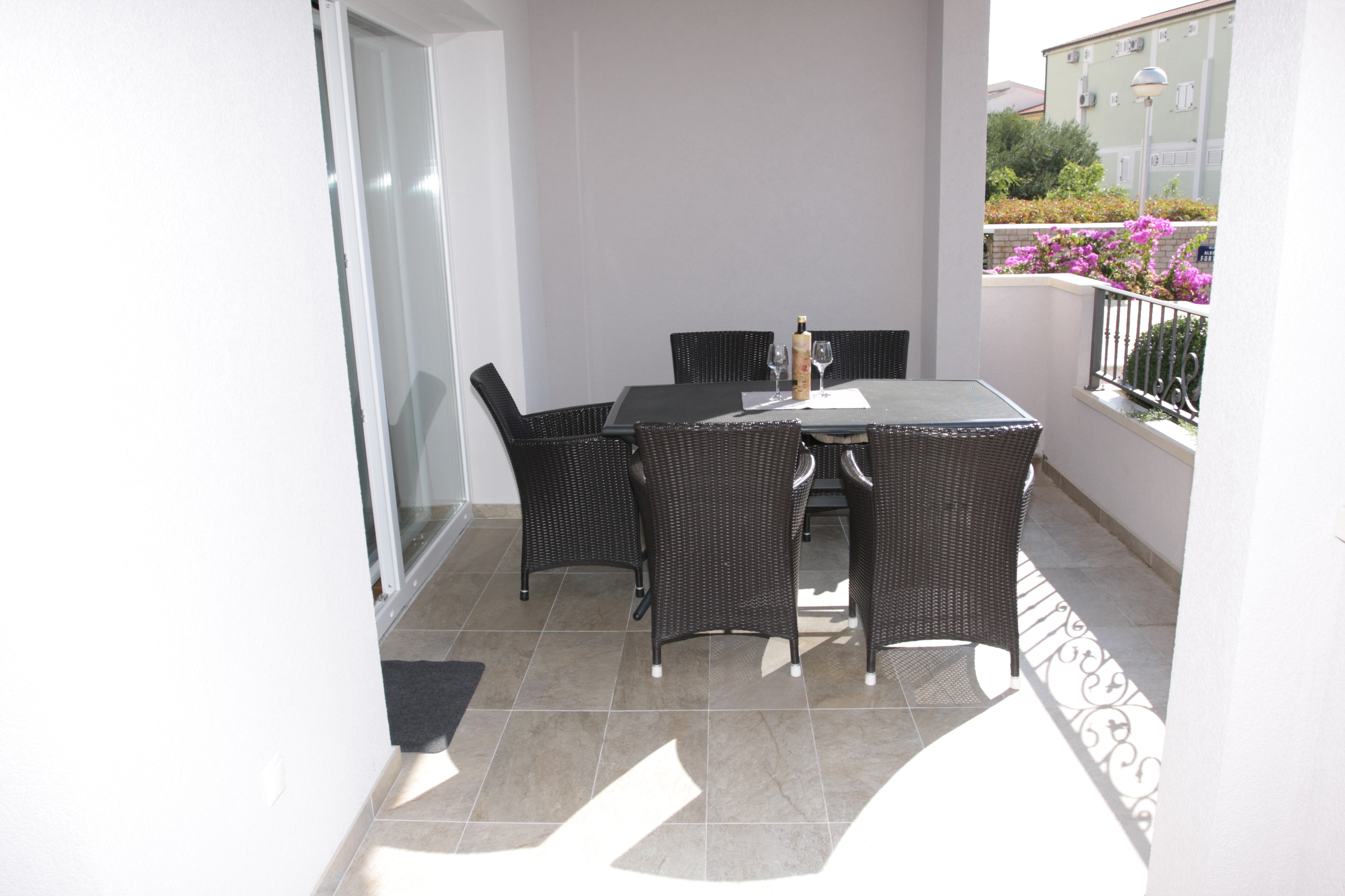 Two bedroom apartment with terrace Makarska  A-a