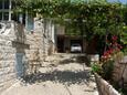 Jelsa, Hvar, Parkeerplaats 2059 - Appartementen with pebble beach.